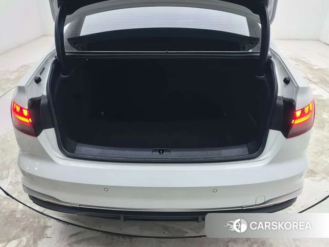 Audi A4L 2022 Белый из Китая