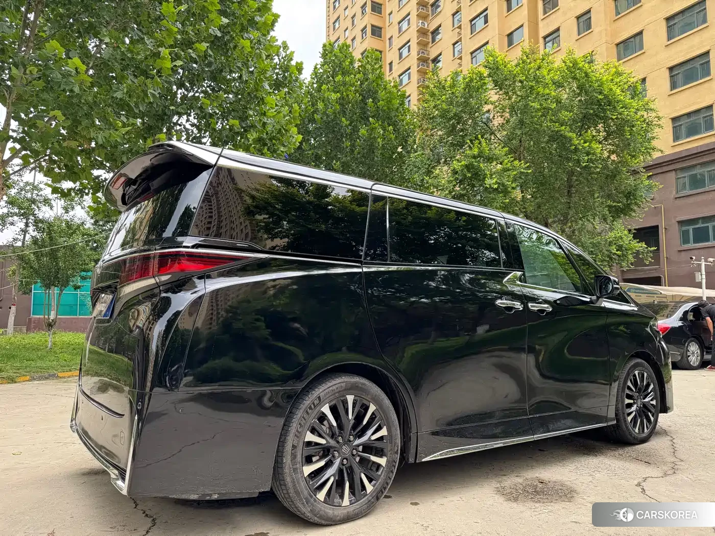 Toyota Vellfire 2024 Черный из Китая, фото 2