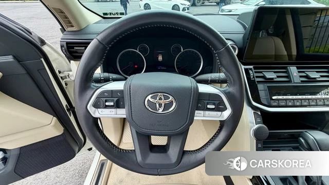 Toyota Land Cruiser (imported) 2023 Белый из Китая