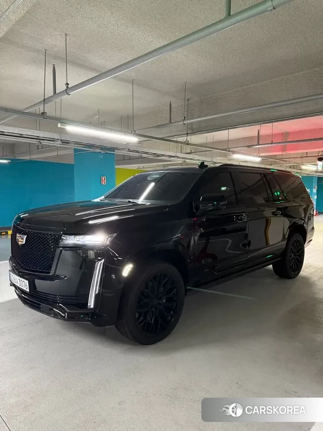 Cadillac Escalade 5th Generation 2023 Черный из Кореи