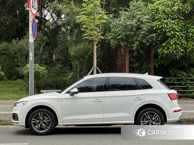 Audi Q5L 2021 Белый из Китая