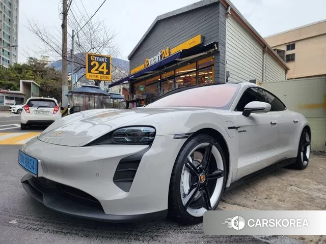 Porsche Taycan 2023 Серебристо-серый из Кореи