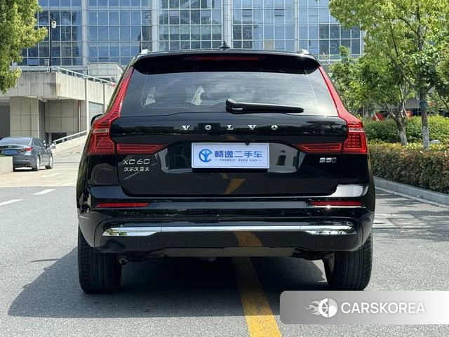 Volvo XC60 2022 Черный из Китая
