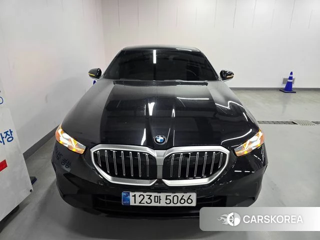 BMW 5 Series (G60) 2025 Черный из Кореи
