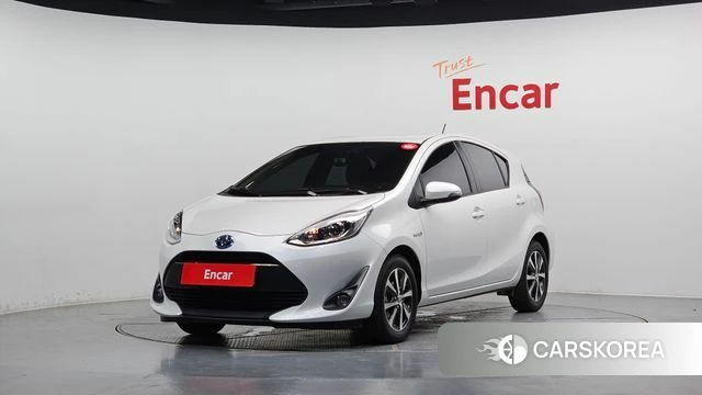 Toyota Prius C 2019 Белый из Кореи