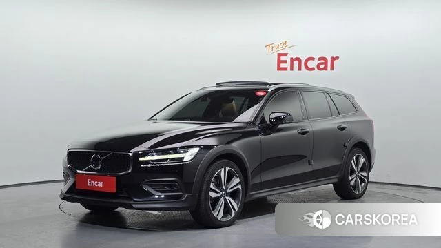 Volvo V60 Cross-Country 2nd Generation 2020 Черный из Кореи