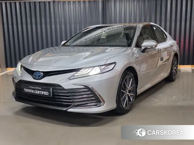 Toyota Camry (XV70) 2023 Серебряный из Кореи