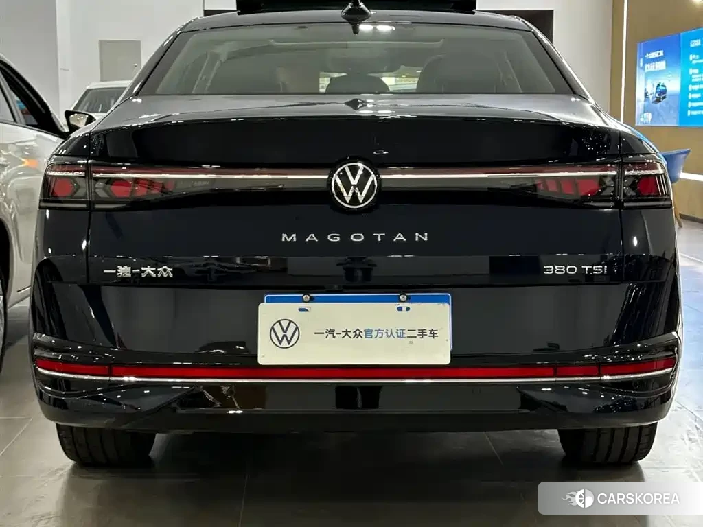 Volkswagen Magotan 2024 Синий из Китая
