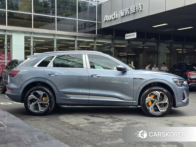Audi e-tron 2026 Синий из Китая
