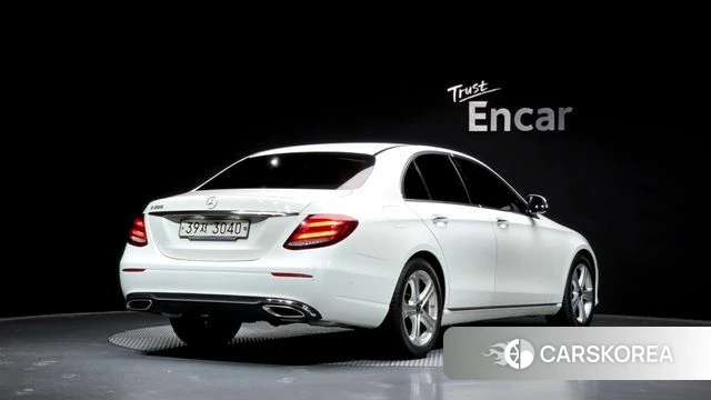 Mercedes-Benz E-Class W213 2018 Белый из Кореи