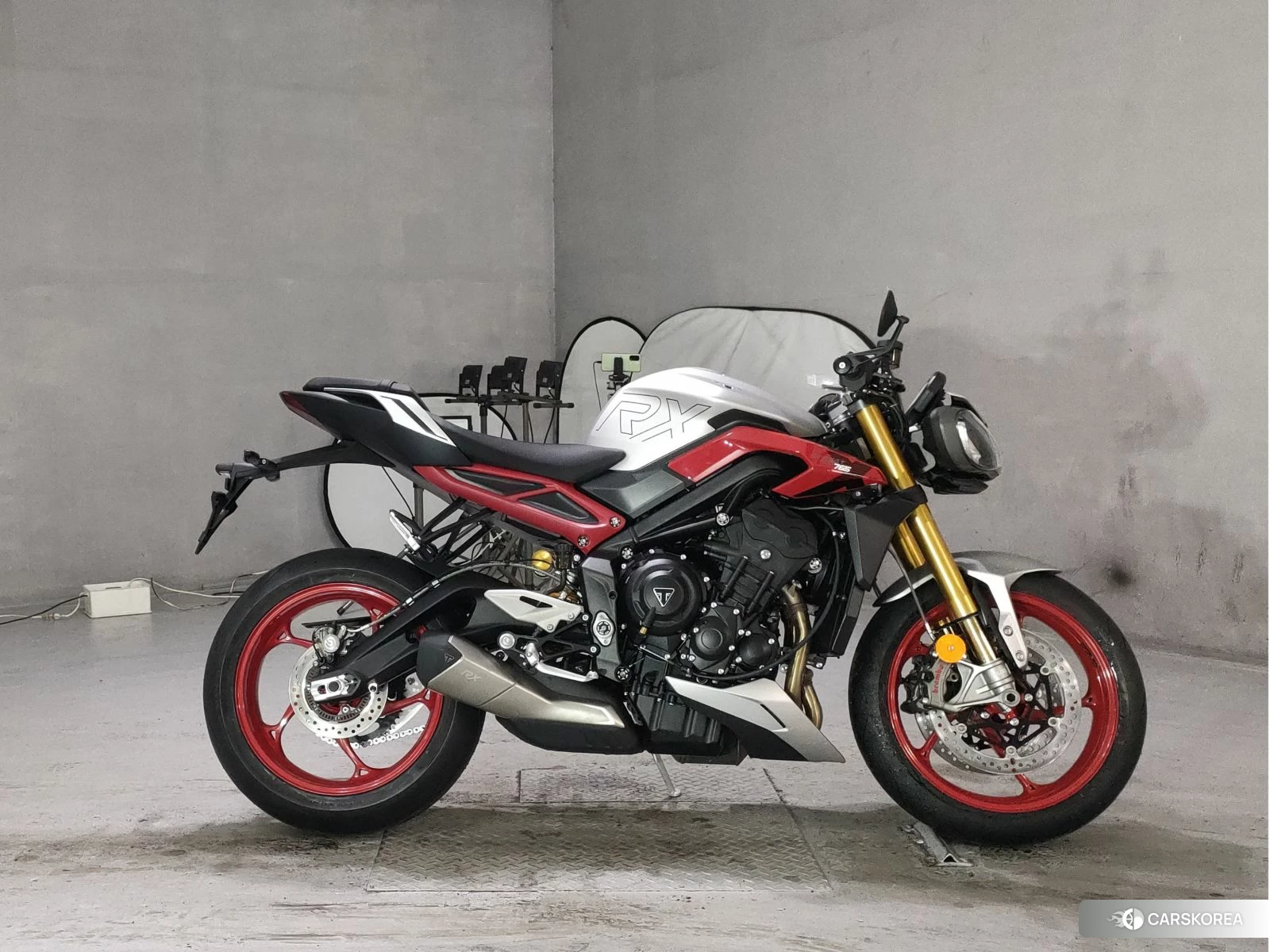 Проданный Triumph STREET TRIPLE RX 2026 из Японии, фото 2