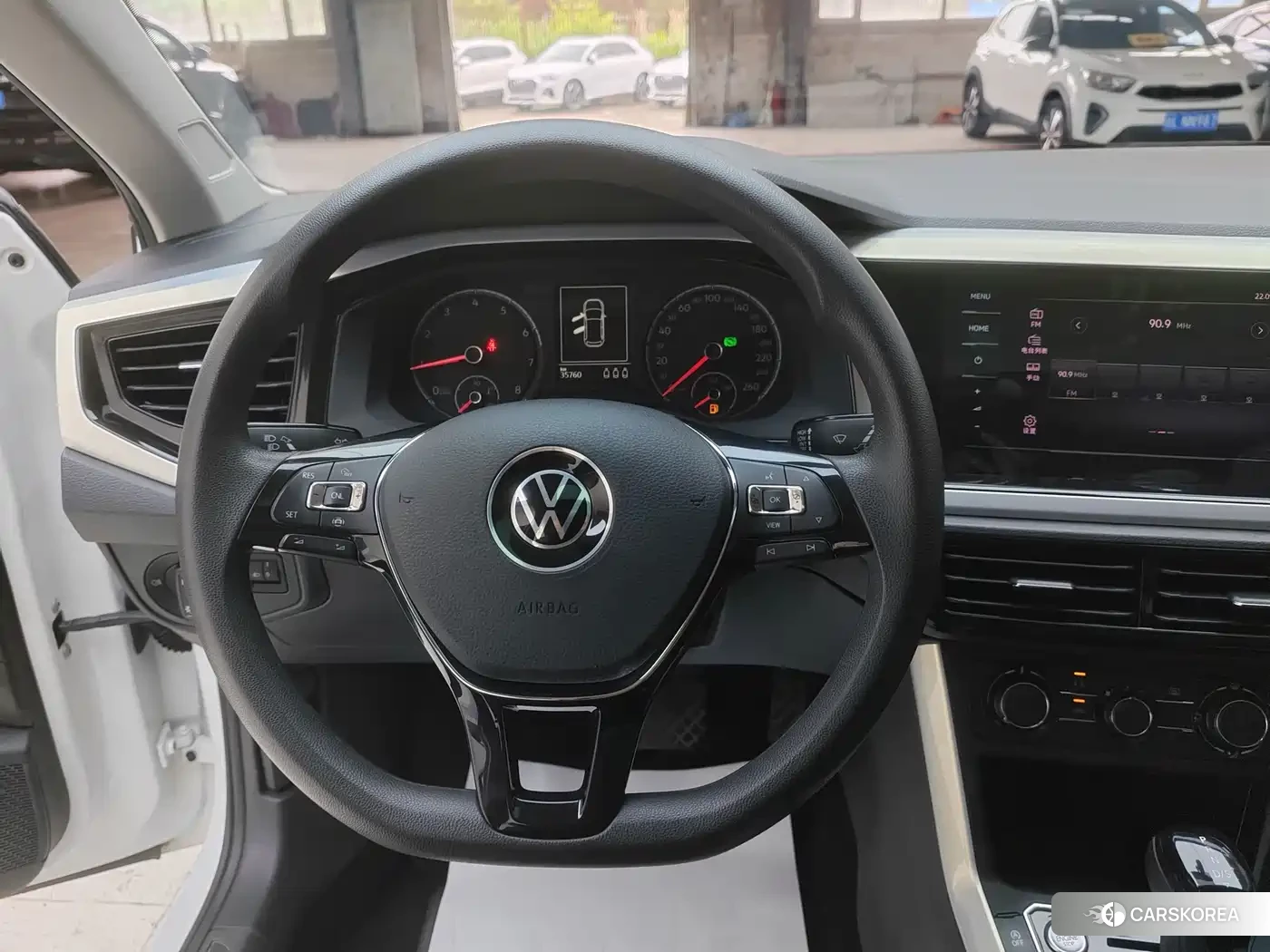 Volkswagen Polo 2022 Белый из Китая