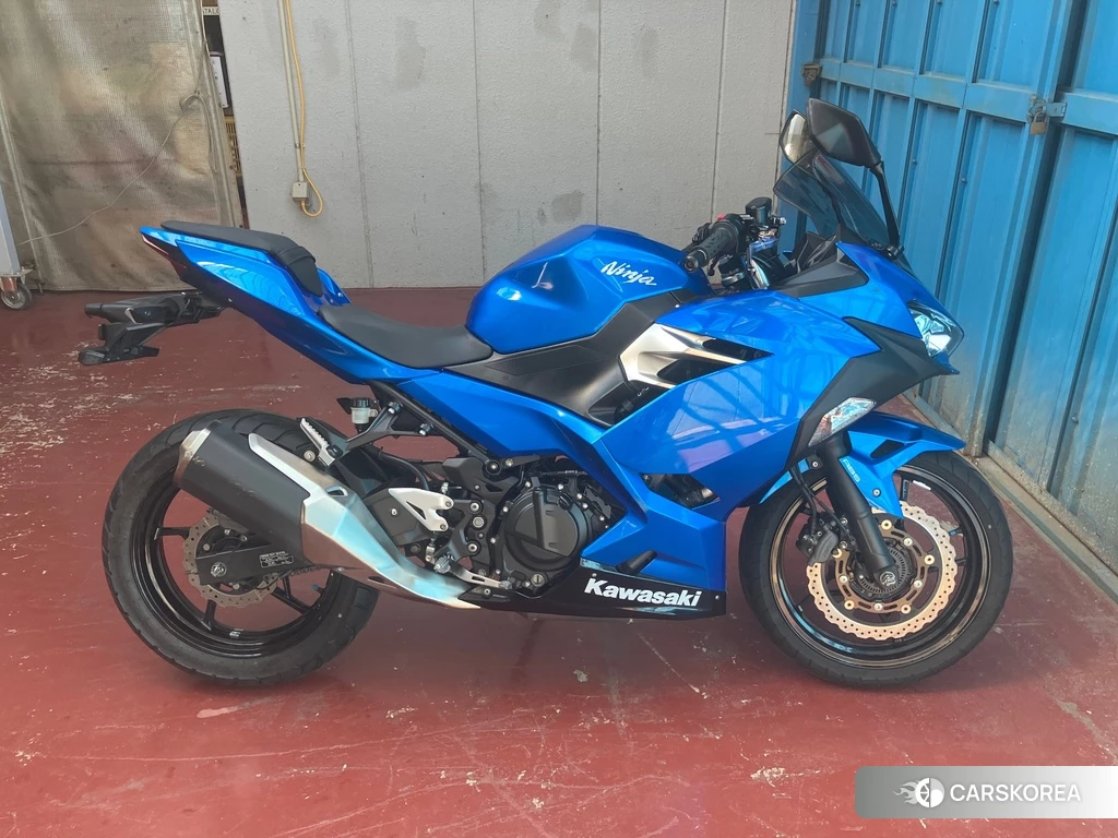 Проданный Kawasaki NINJA 250 2018 из Японии
