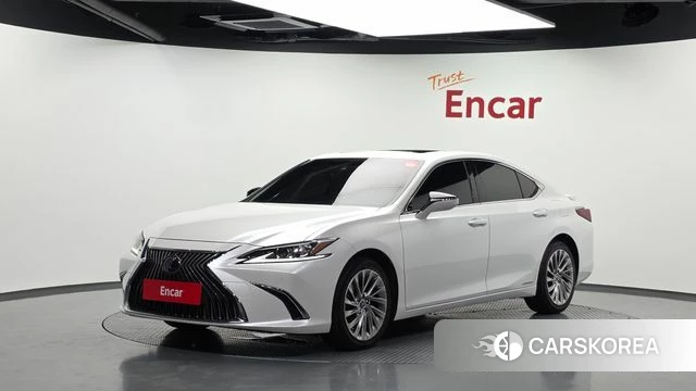 Lexus ES300h 7th generation 2021 Белый из Кореи