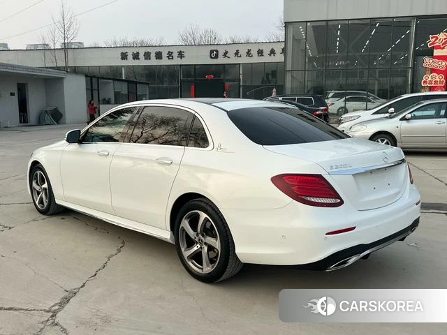 Mercedes-Benz E-class 2018 Белый из Китая