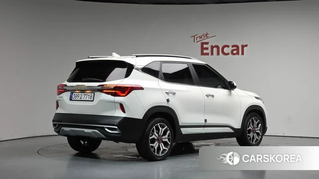 Kia Seltos 2022 Белый из Кореи