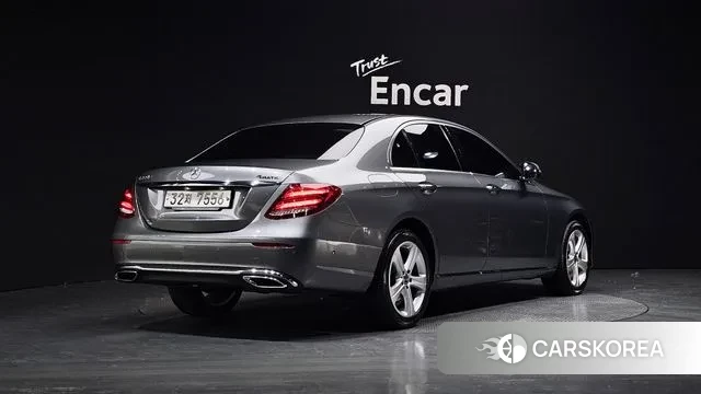 Mercedes-Benz E-Class W213 2018 Серый из Кореи