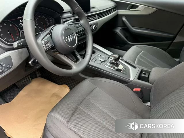 Audi A4L 2018 Белый из Китая