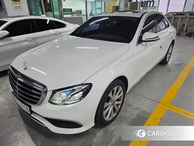 Mercedes-Benz E-Class W213 2020 Белый из Кореи