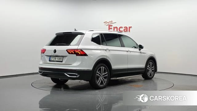 Volkswagen Tiguan Allspace 2022 Белый из Кореи