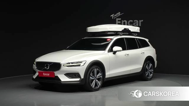 Volvo V60 Cross-Country 2nd Generation 2020 Белый из Кореи