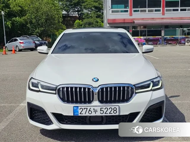 BMW 5 Series (G30) 2023 Белый из Кореи