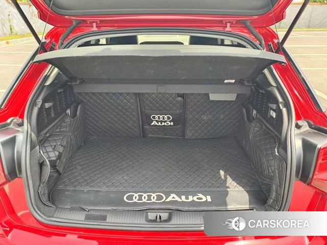 Audi Q2L e-tron 2021 Красный из Китая