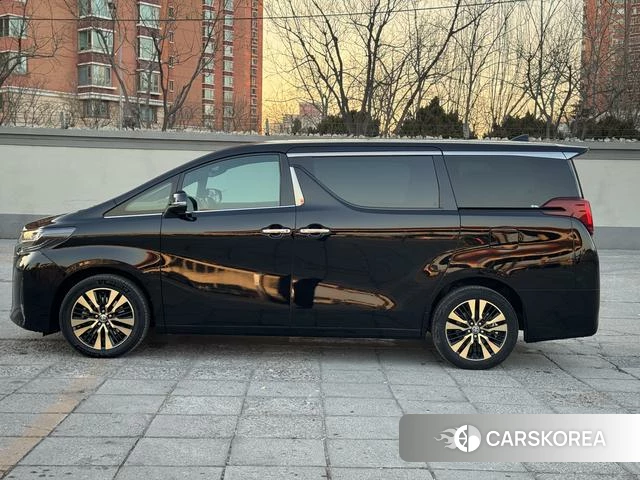 Toyota Elfa 2022 Черный из Китая
