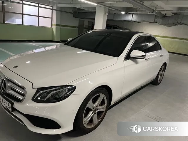 Mercedes-Benz E-Class W213 2018 Белый из Кореи