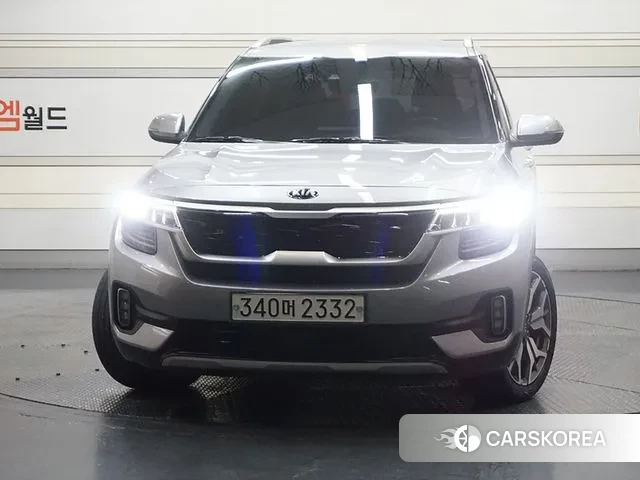 Kia Seltos 2020 Серебристо-серый из Кореи