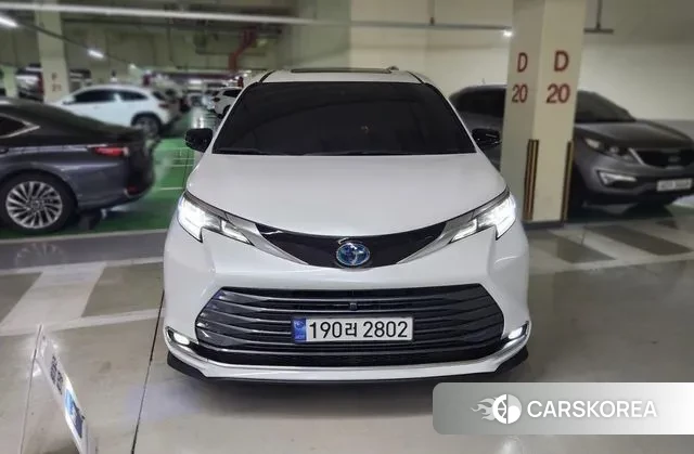 Toyota Sienna 4th Generation 2024 Белый из Кореи