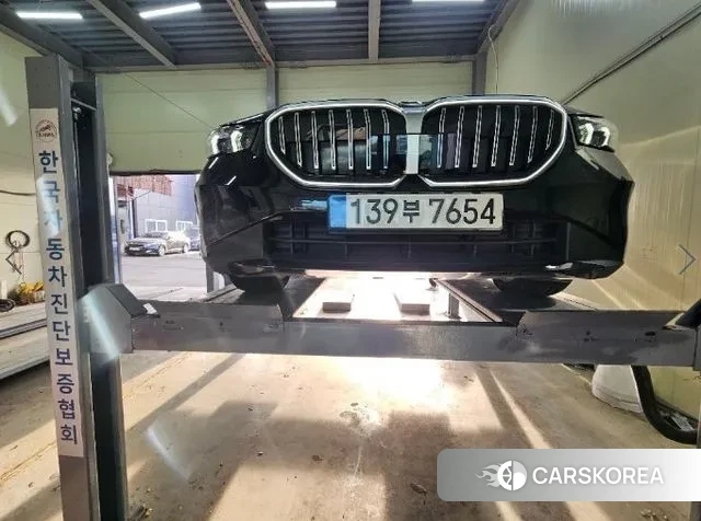 BMW 5 Series (G60) 2023 Черный из Кореи