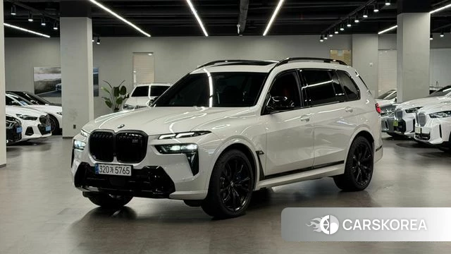 BMW X7 (G07) 2024 Жемчужный цвет из Кореи