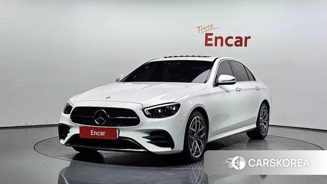 Mercedes-Benz E-Class W213 2023 Белый из Кореи