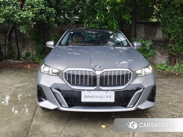 BMW 5 series 2024 Серебристо-серый из Китая