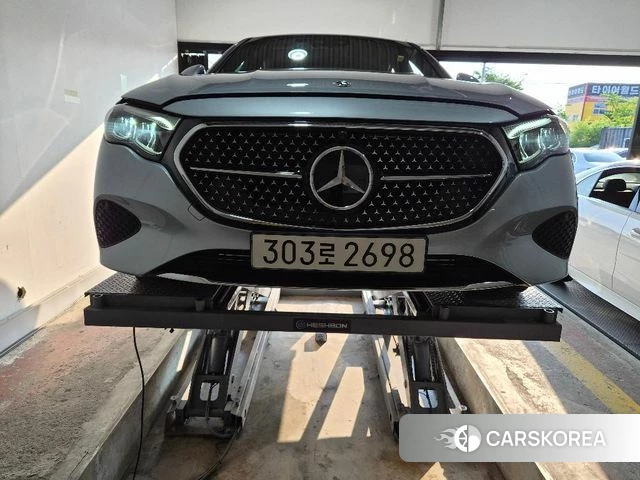 Mercedes-Benz E-Class W214 2025 Серебристо-серый из Кореи