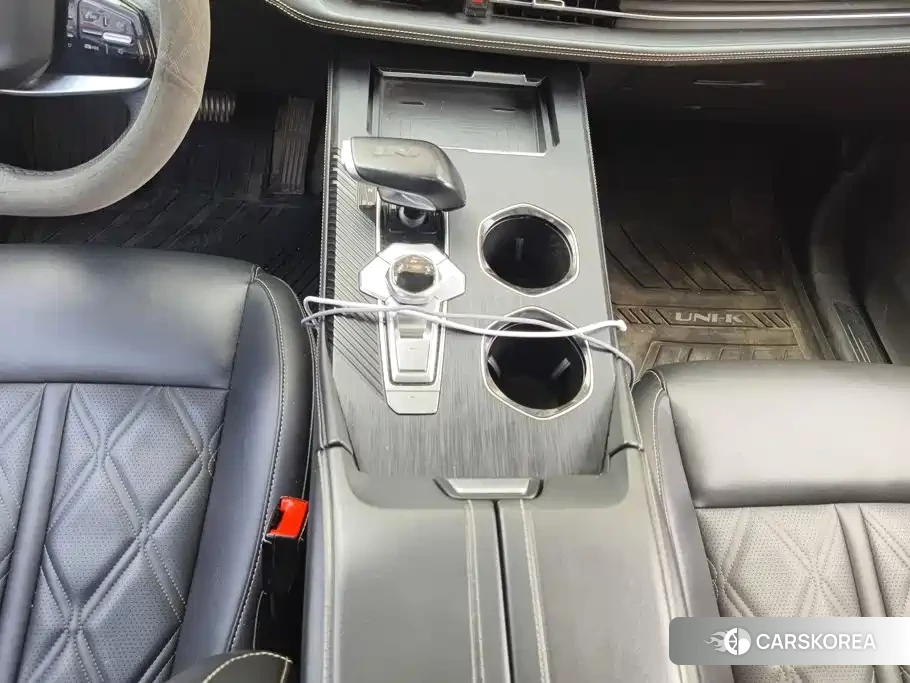 Chang'an UNI-K Smart iDD 2023 Белый из Китая
