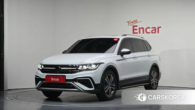 Volkswagen Tiguan Allspace 2023 Белый из Кореи