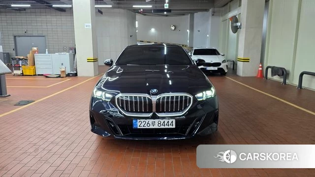 BMW 5 Series (G60) 2024 Черный из Кореи