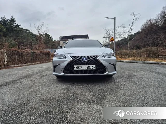 Lexus ES300h 7th generation 2018 Серебряный из Кореи