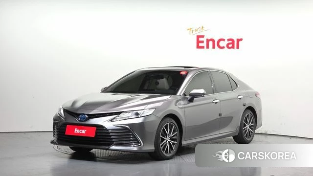 Toyota Camry (XV70) 2023 Серебристо-серый из Кореи