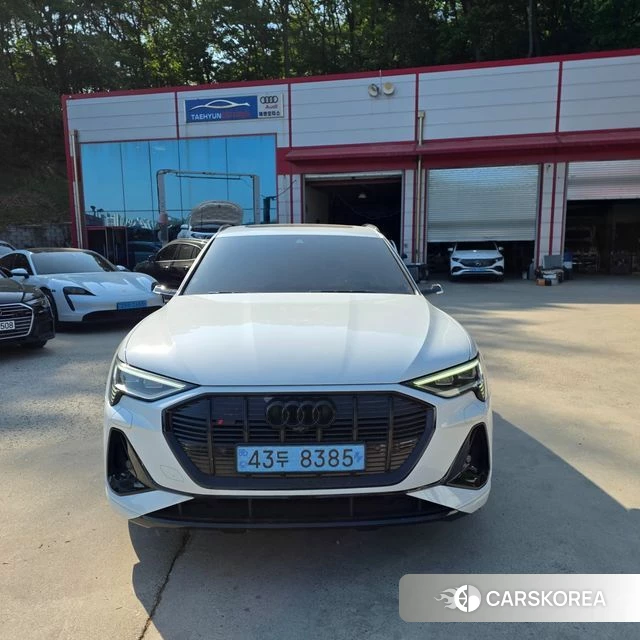 Audi e-Tron 2021 Белый из Кореи
