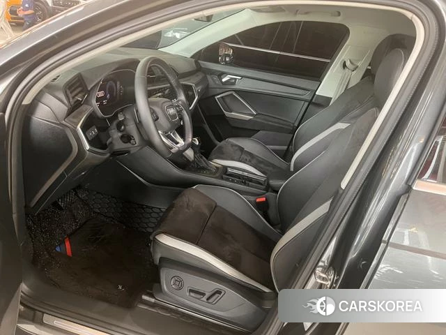 Audi Q3 2021 Темно-серый из Китая