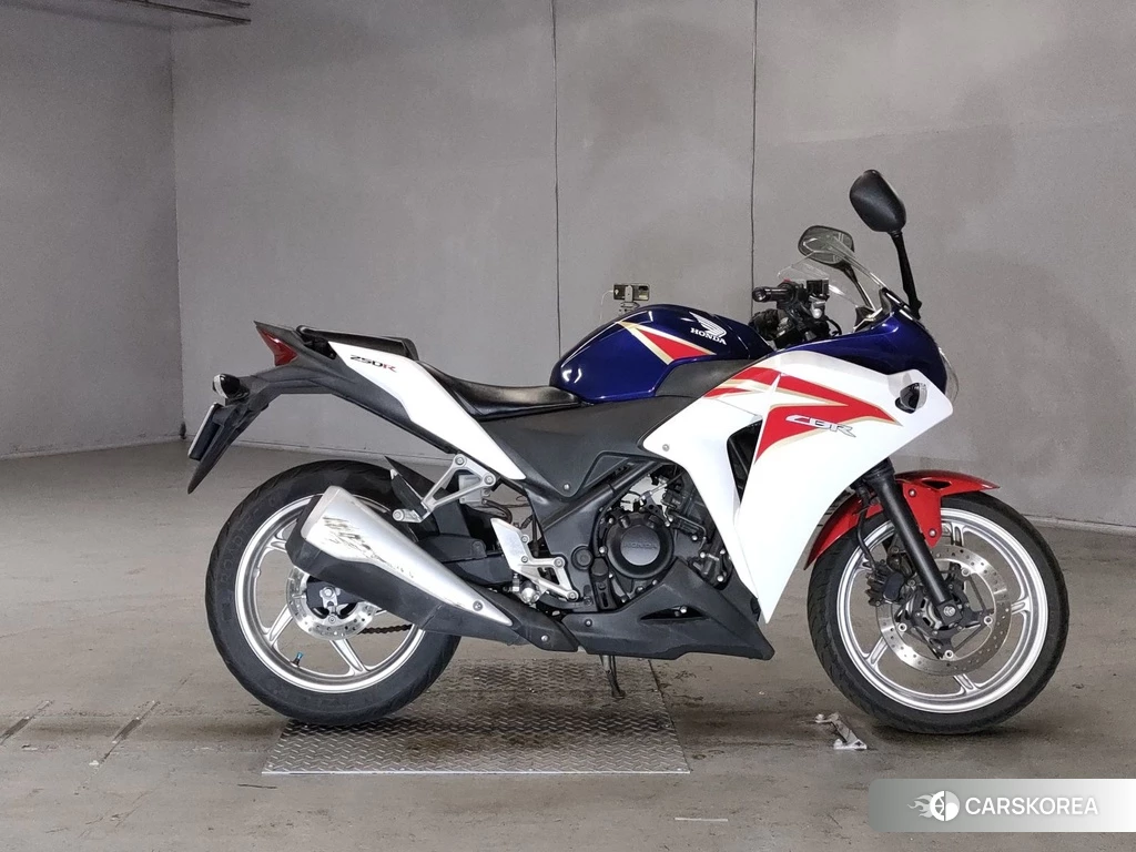 Проданный Honda CBR250R 2011 из Японии, фото 2