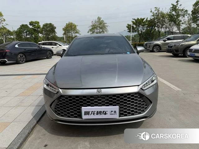 BYD Qin PLUS DM 2023 Темно-серый из Китая