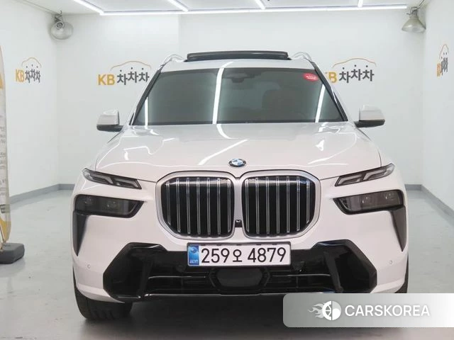 BMW X7 (G07) 2025 Белый из Кореи