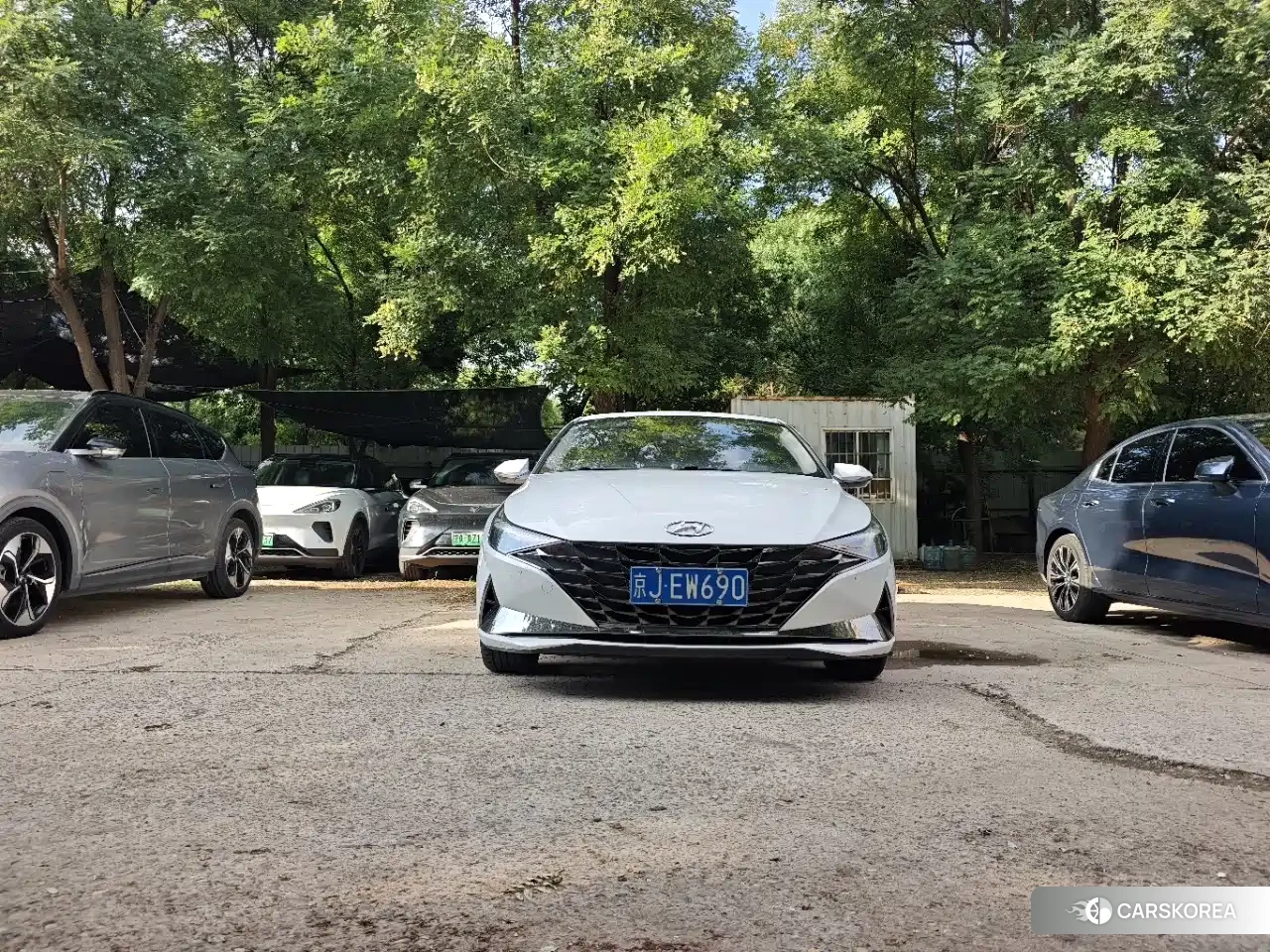 Hyundai Elantra 2023 Белый из Китая