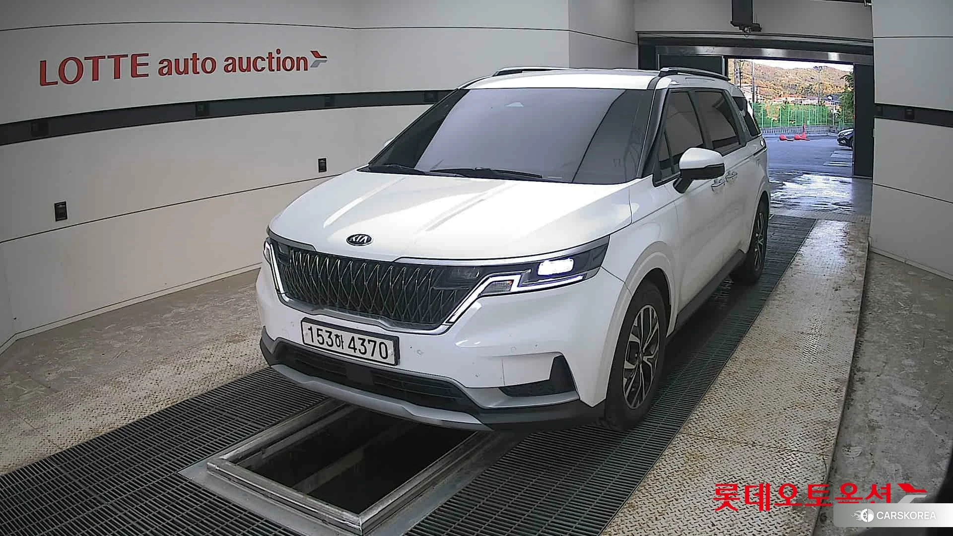 Kia Carnival 2021 Snow White Pearl (optional) из Кореи