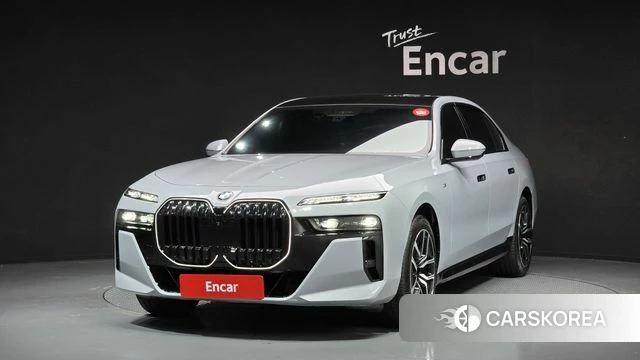 BMW 7 Series (G70) 2023 Небесно-голубой из Кореи