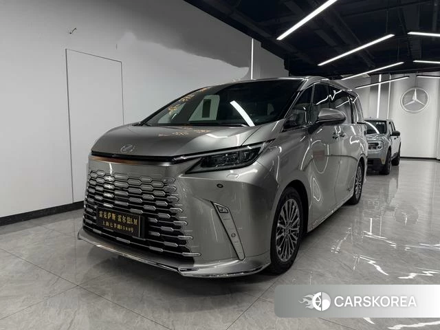 Lexus LM 2025 Серебристо-серый из Китая
